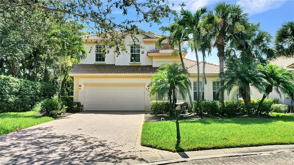 5 bed, 2.5 bath, 2637 sqft, $11,995 — Photo 1