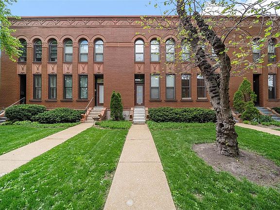 3rd image of 15 Manhattan Mews