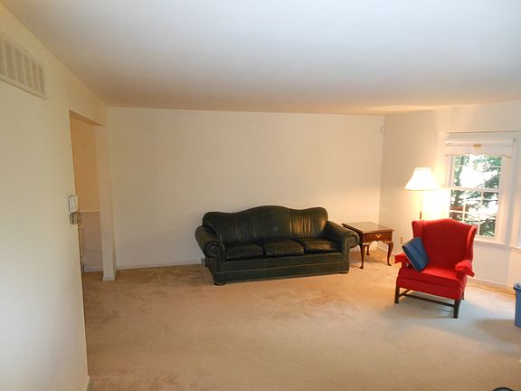 4th image of 139 Parkhaven Dr