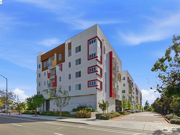 3rd image of 42111 Osgood Rd Unit 208
