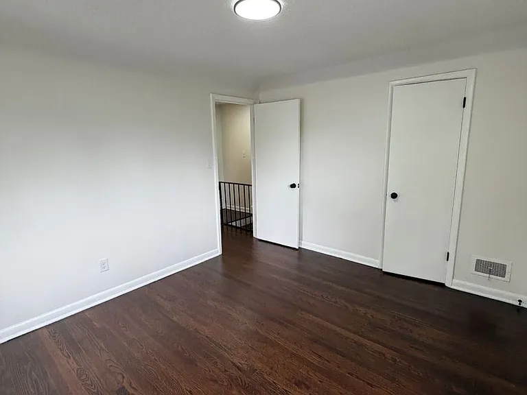 959 Racine Ave — Photo 10