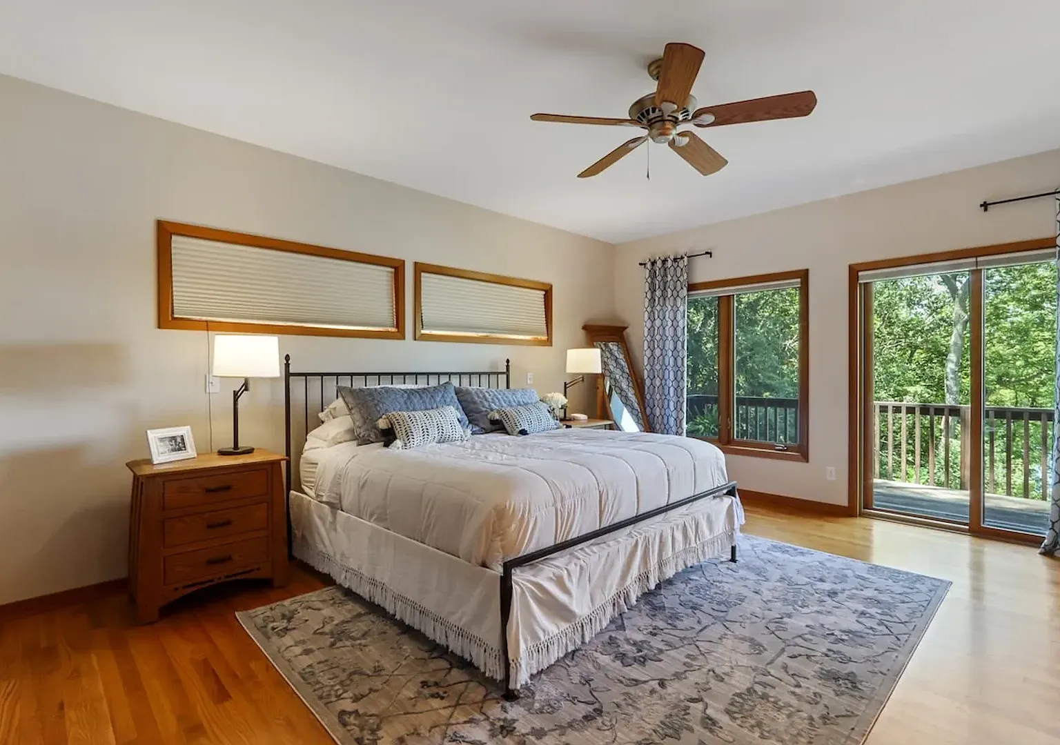 Whitewater Lakefront Furnished Lodge Available for Monthly & Mid-Term Rentals — Photo 3