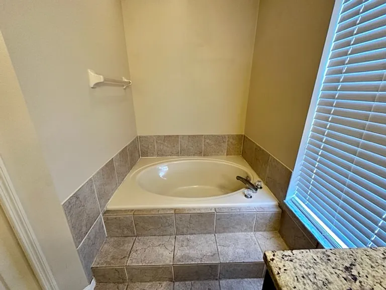 955 W Charing Cross Cir — Photo 20