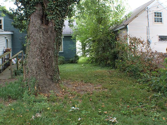 2nd image of 324 E 4th St