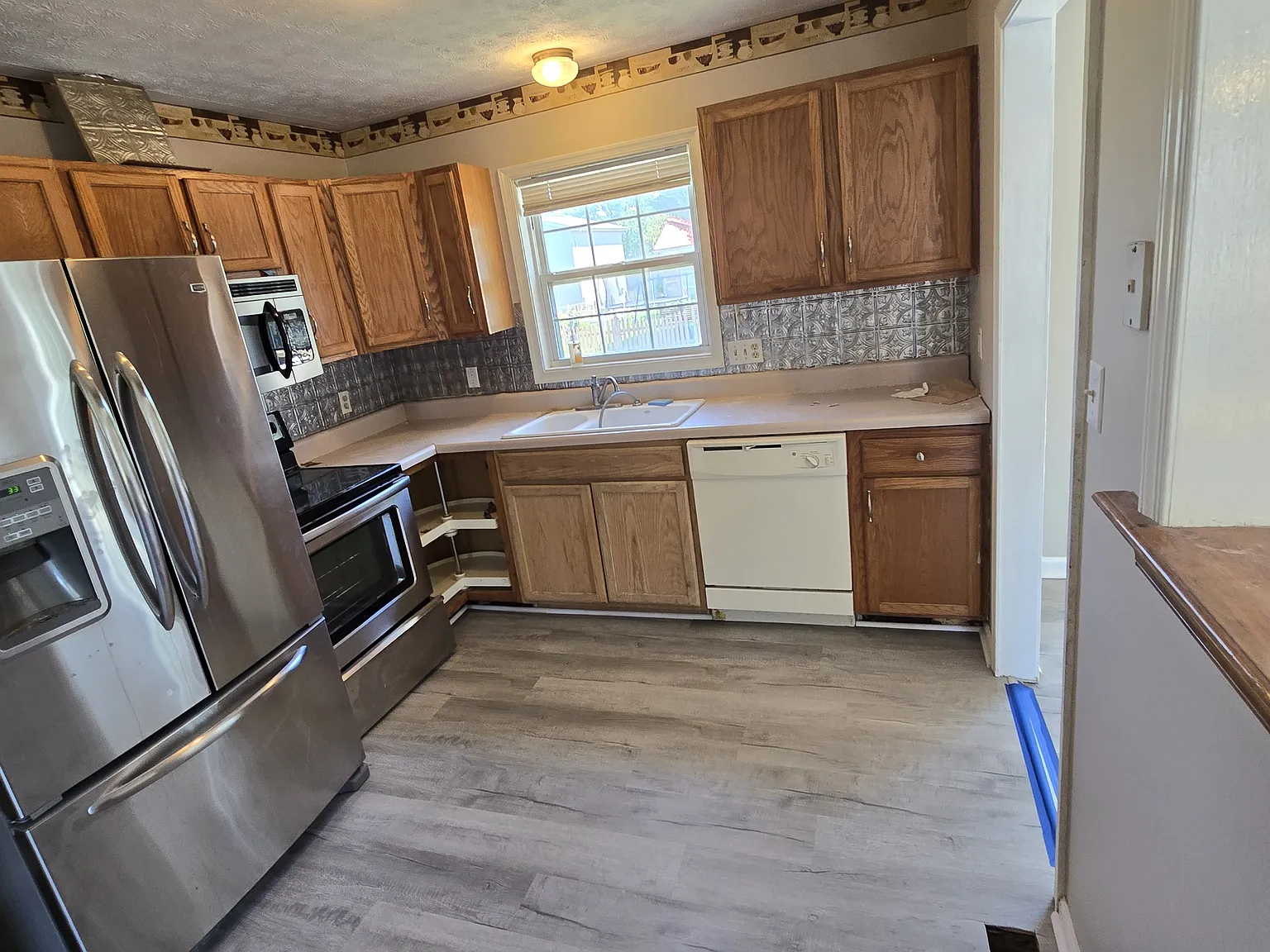 4 bed, 1432 sqft, $2,100 — Photo 3