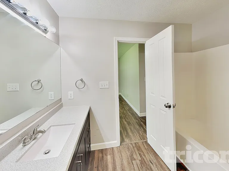 12758 Sovereign Ln — Photo 8