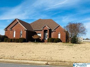 17725 Clearview St, Athens, AL 35611