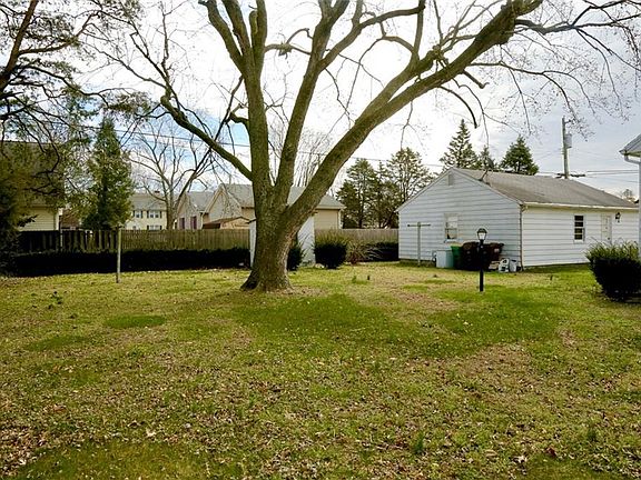 5th image of 505 Elm Dr