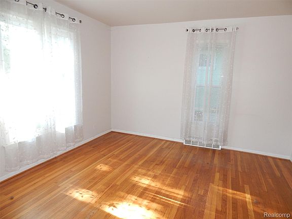 2nd image of 2739 Stone St