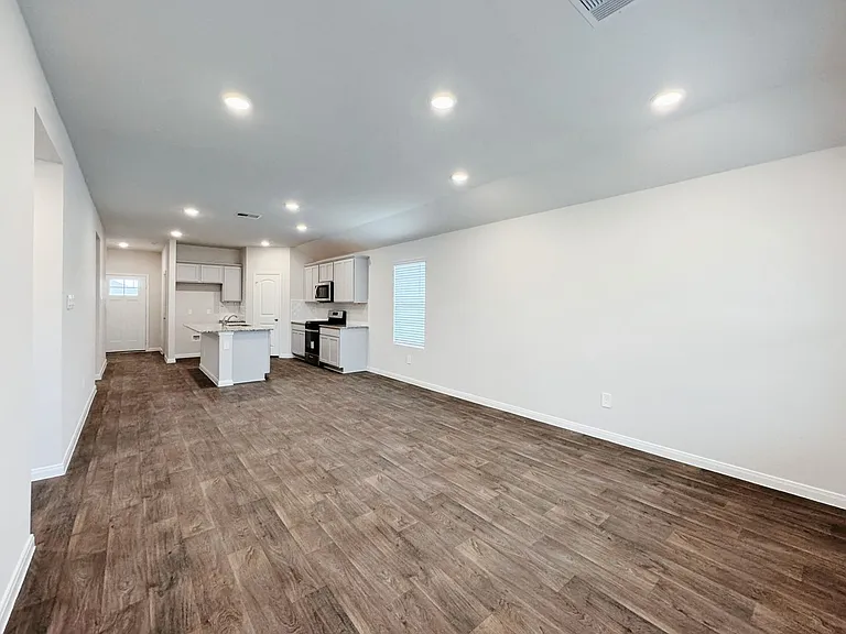 1207 Camden Ln — Photo 10