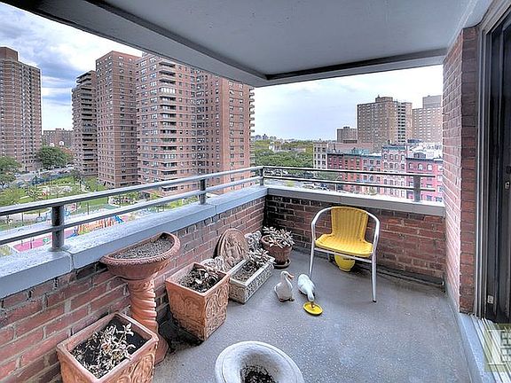 5th image of 417 Grand St Unit F704