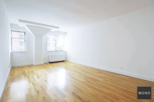 Rented by Bond New York | media 23