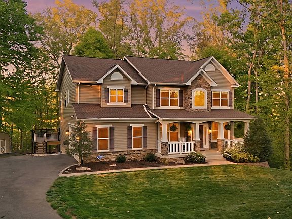3rd image of 1199 Honeysuckle Way
