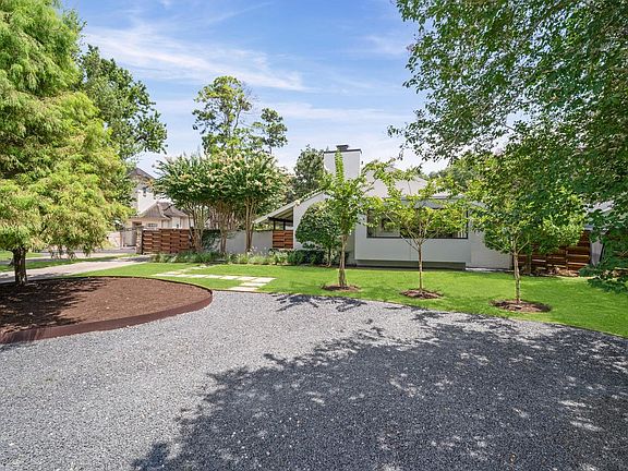 3rd image of 10 Inwood Oaks Dr