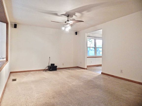 3rd image of 1164 Pheasant Dr