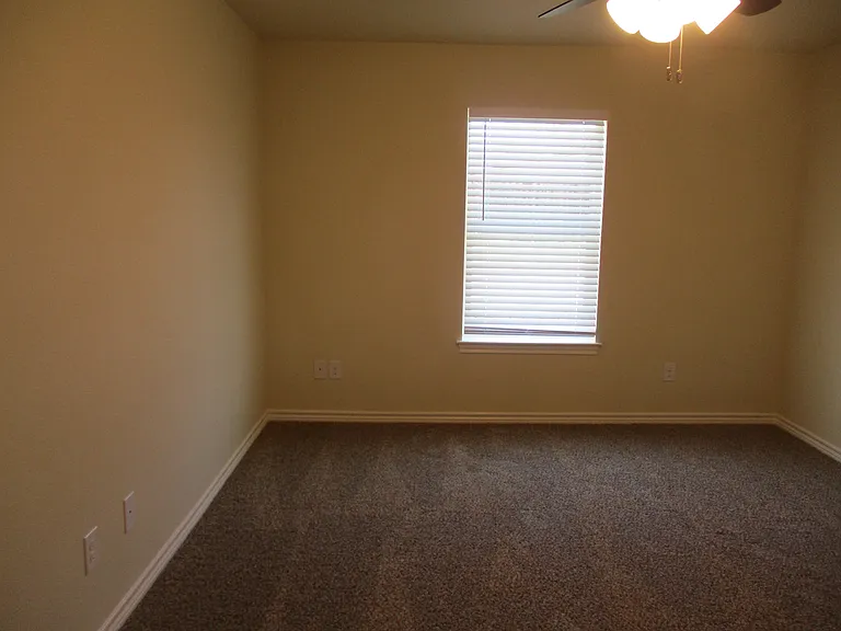 1718 NW Dallas St — Photo 18