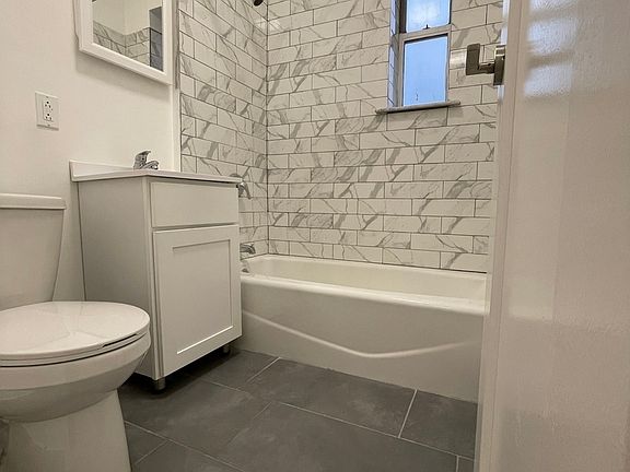 3rd image of 2100 Beekman Pl #B