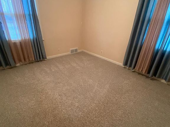 5th image of 925 Woodland Ave