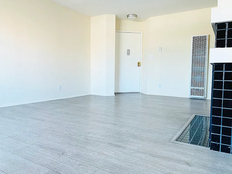 Lido Apartments - 3500 Mentone Ave — Photo 30