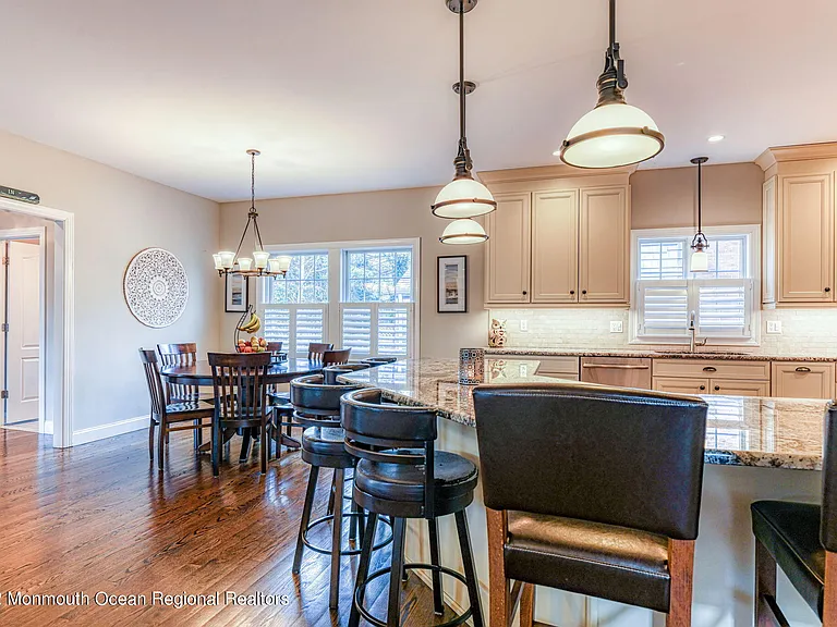 346 South Blvd — Photo 15