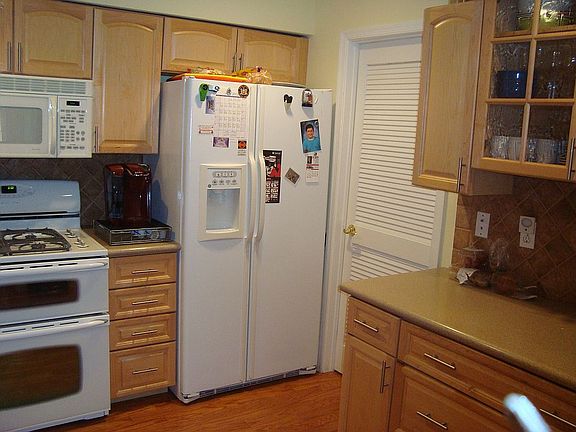5th image of 213 Andover Pl