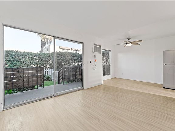 3rd image of 3761 Jasmine Ave #11