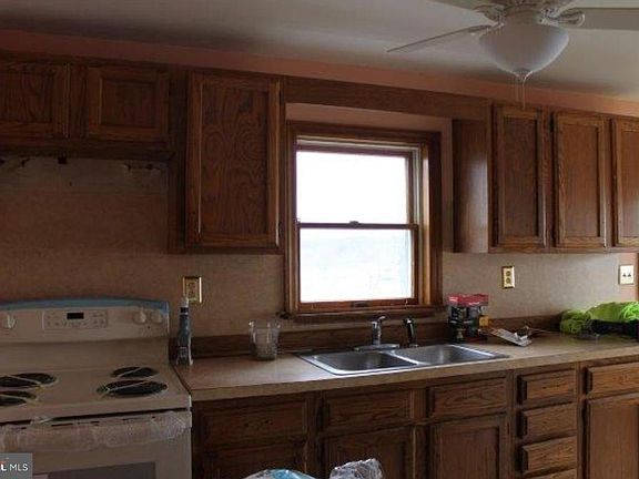 3rd image of 210 E Broad St