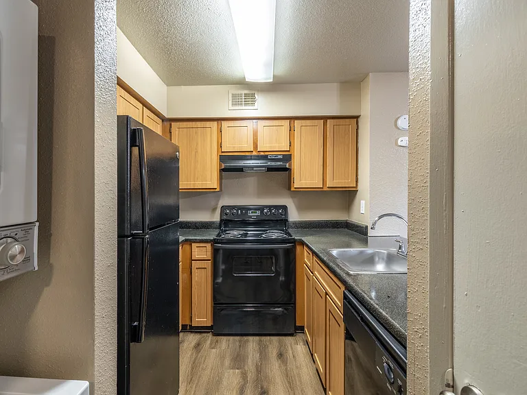 Doral Club Apartments — Photo 32