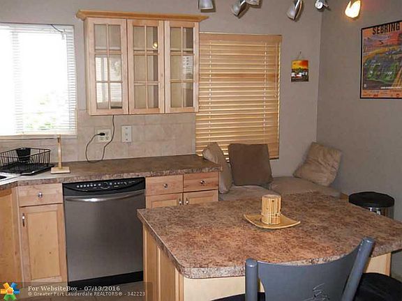 2nd image of 520 SW 15th St APT 101