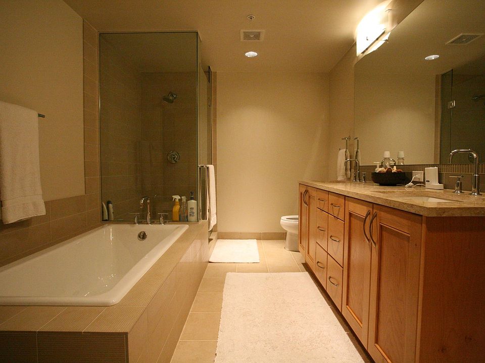 1st image of 10650 NE 9th Pl #725