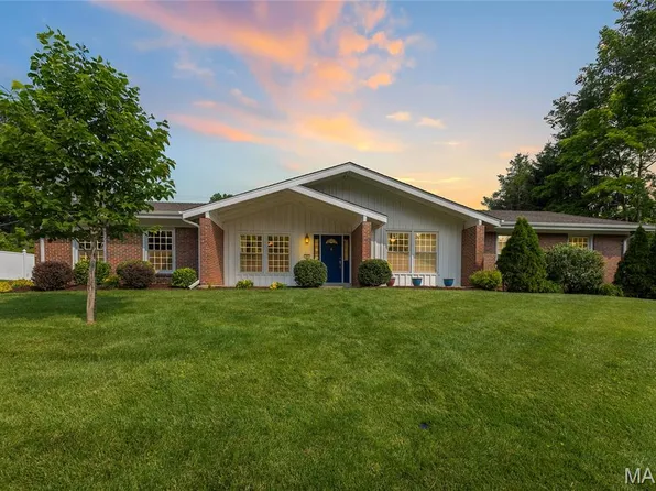 271 Glen Hollow Dr, Chesterfield, MO 63017