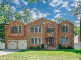 206 Oak Ave, River Edge, NJ 07661