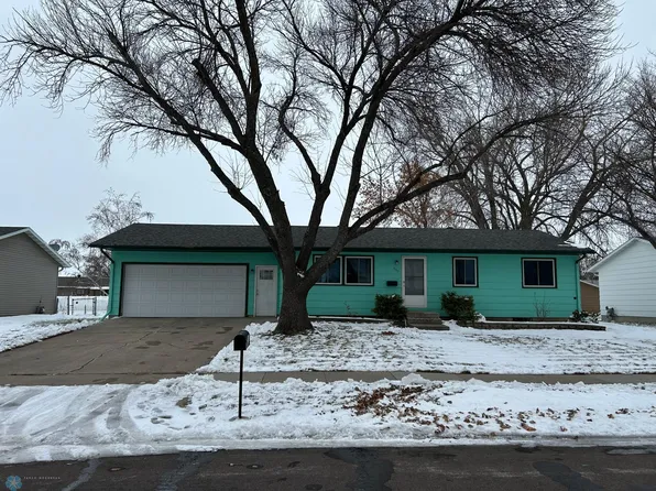 3013 11th Ave N, Fargo, ND 58102