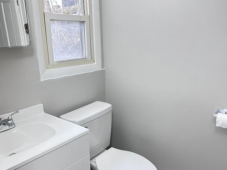 252 E Main St — Photo 6