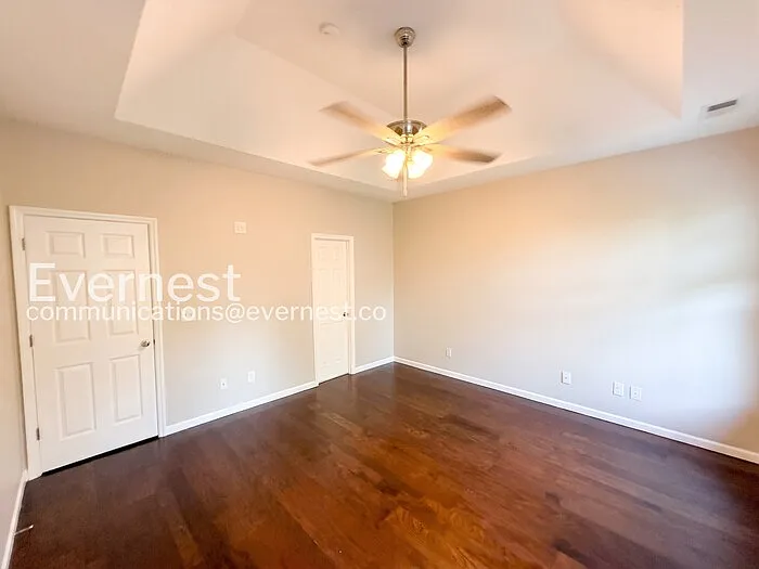 1136 Washington Dr — Photo 15