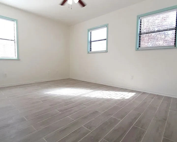 816 Denton Dr — Photo 12
