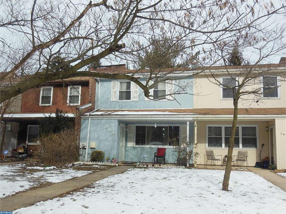 1st image of 203 Westbury Ct