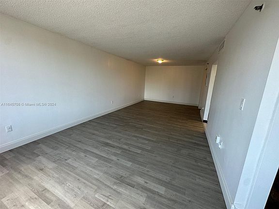 4th image of 17890 W Dixie Hwy APT 204