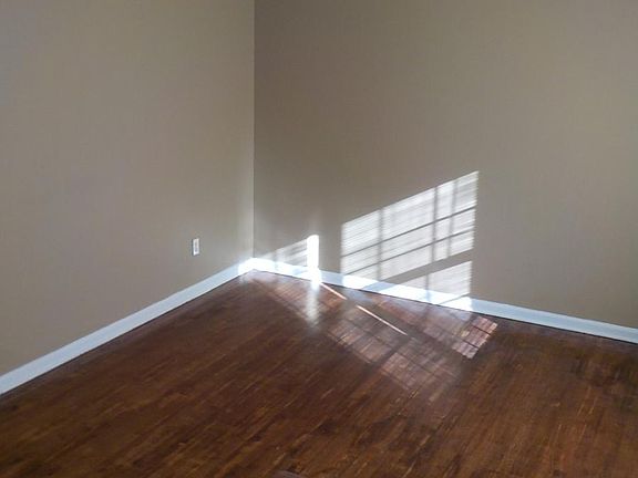 2nd image of 1736 Prado Ave