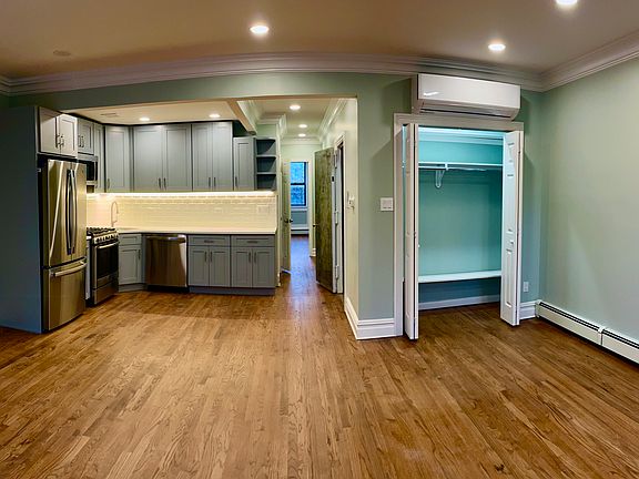 5th image of 476 Warren St #2
