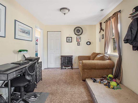 5th image of 7 Susan Ln