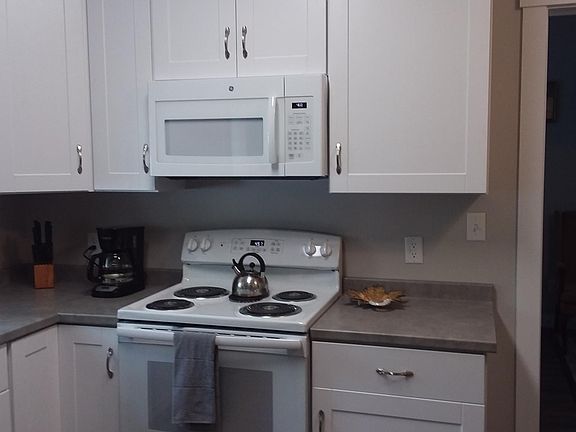 3rd image of 102 E Collins St