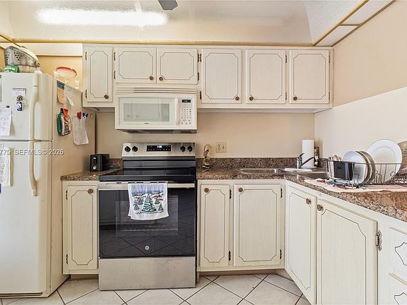 3rd image of 450 Paradise Isle Blvd APT 302