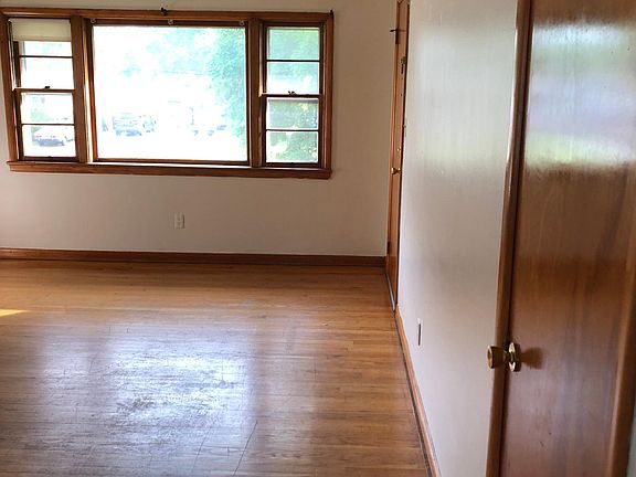 2nd image of 4896 Holiday Dr APT 4