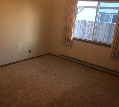 5th image of 1005 Stanley Ave