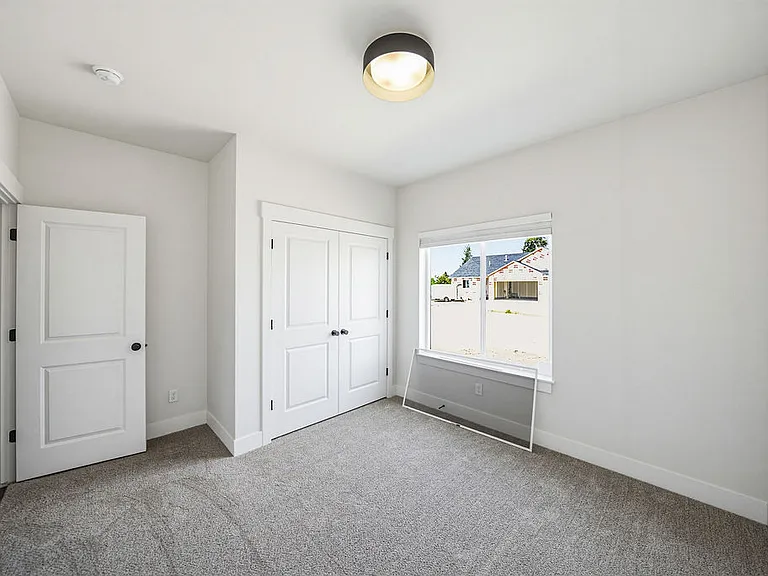 475 E River Ln — Photo 26