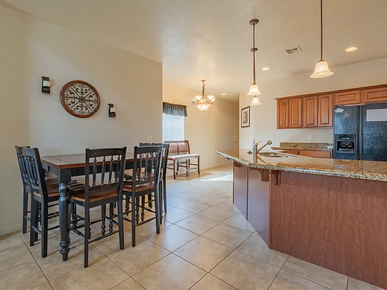 381 N Windsor Dr — Photo 8
