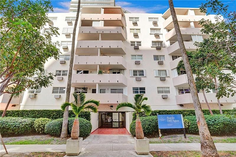 1st image of 505 NE 30th St APT 306