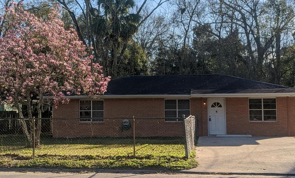 1st image of 775 Roosevelt Dr