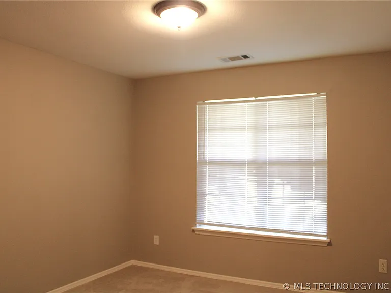 12007 S Cedar Ave — Photo 12